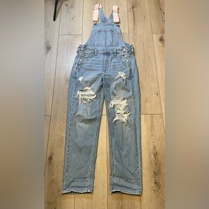 American Eagle 90s Boyfriend Overalls Distressed Light Wash Y2K baggy streetwear